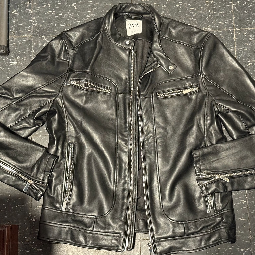 Zara Black Lightweight Shirt Jacket with Sleek Design